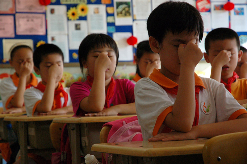福建：拟榨取小学安排电子作业，，预防近视纳入学校、西席审核